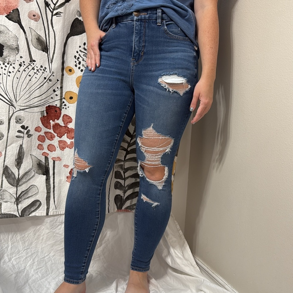 Women’s American Eagle Outfitters Curvy Hi-Rise Jegging Distressed Jean. 4 Short - Picture 5 of 14